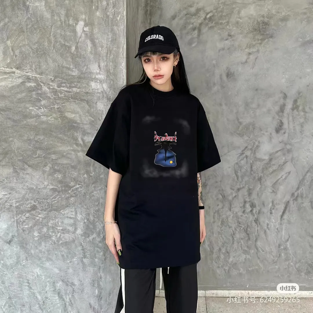 P80✨🔥 BALENCIAGA Paris lettering printed short-sleeved T-shirt. Custom-woven and dyed 300 grams of combed cotton heavyweight fabric. Zero color difference in threads. Perfect details. Different from the current currency version. Welcome to compare. Same Style for men and women. Must-sell in the picture above. Color: White Black Size: 1 2 3 4